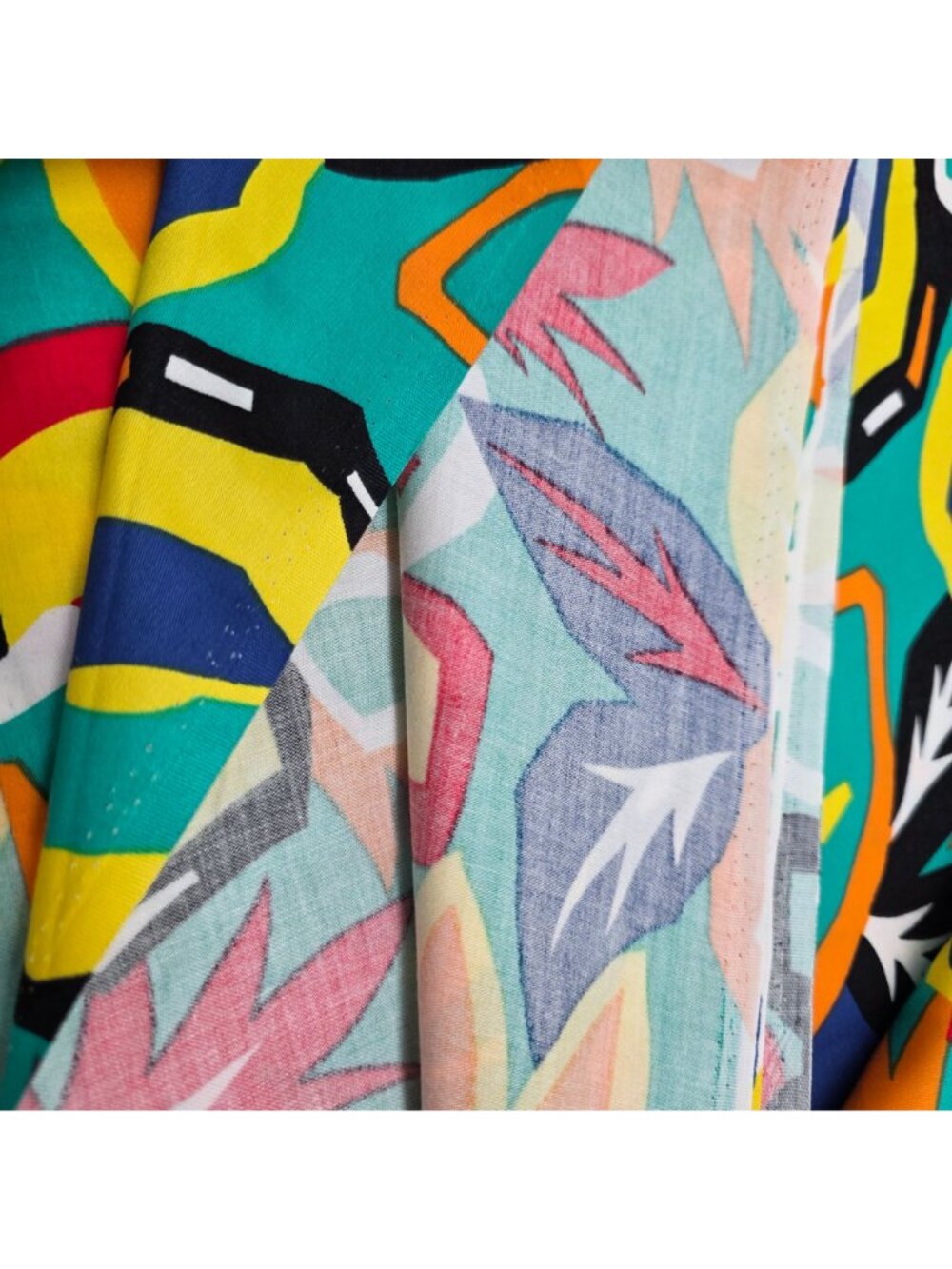 Apparel Fabric Bright & Colorful Abstract Crafting Or DIY Projects 2 Yds 29" - Picture 4 of 4